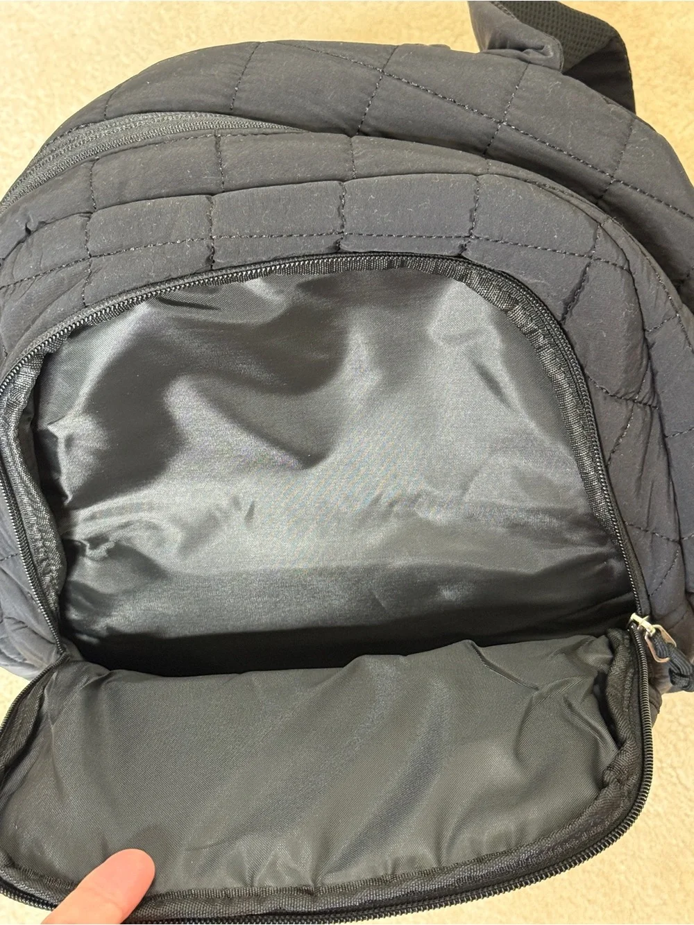 kadilong Laptop Book bag Backpack for College or Travel, Black Quilt, USB Ready